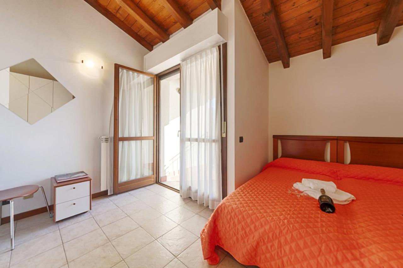 At The Lake Apartment Acquaseria Exterior foto